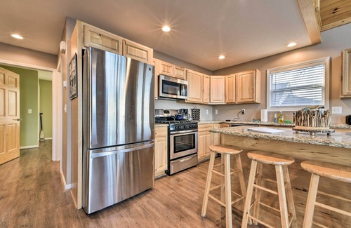 Lexington Cottage | Lakefront Lexington Escape: Steps to Beach!