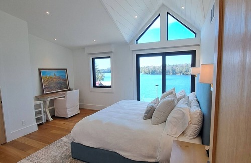 Seguin House | Lakefront Living at its Finest in Hamer Bay! Lake Joseph/Muskoka Guesthousen
