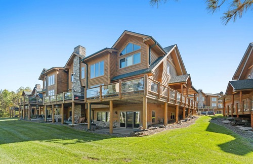 McGregor House | Lakefront Lodge - spacious-luxurious