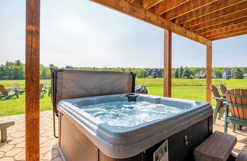 Waterfront Greens House | Lakefront Lodge w/Hot Tubs, Games & More