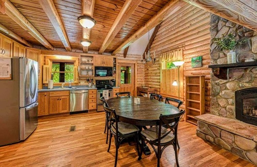 Bumpass House | Lakefront Log Cabin at Lake Anna, Dock, Deck
