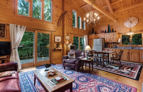 Washington Cabin | Lakefront Log Cabin on 2 acres