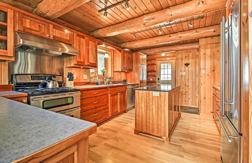 Lutsen Cabin | Lakefront Log Cabin w/Dock ~ 9 Mi to Lutsen Mtn