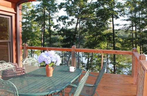 Valdese Cabin | Lakefront Log Cabin with private dock on Lake Rhodhiss with Kayaks & Paddleboard