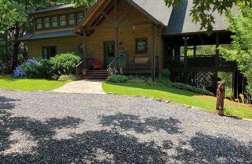 Robbinsville House | Lakefront Log Home on Spectacular Mountain Lake