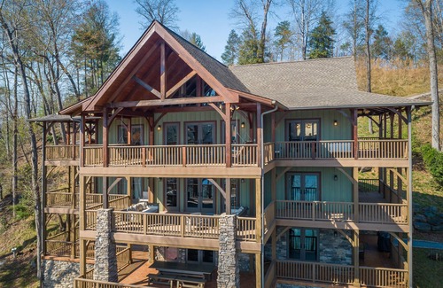 Marion Cabin | Lakefront Log Luxury - 4400 sqr ft w/private dock