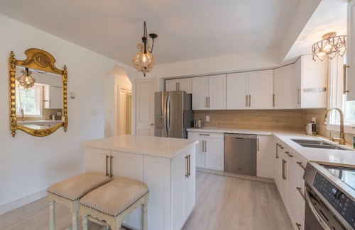 Greater Napanee House | Lakefront "Luxury" Fully Equipped Cottage with game room & deck.