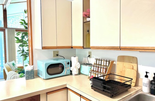 Barnstead House | Lakefront Luxury Chalet: Igloo, Beach, Kayak, Private theatre, pets!