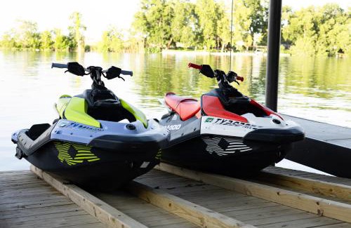 New Braunfels House | Lakefront Luxury Home in Texas Hill Country With scenic views and loaded with amenities