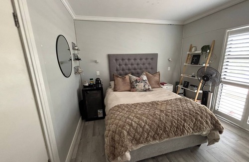 Simondium Cabin | Lakefront Luxury in Pearl Valley – Golf & Wine