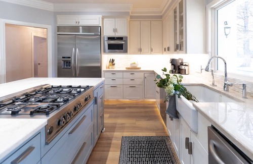 Austin House | Lakefront Luxury & Laid-Back Vibes, 80ft of Bliss at Good Vibrations