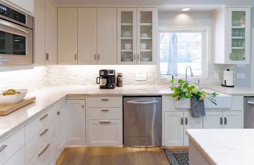 Austin House | Lakefront Luxury & Laid-Back Vibes, 80ft of Bliss at Good Vibrations