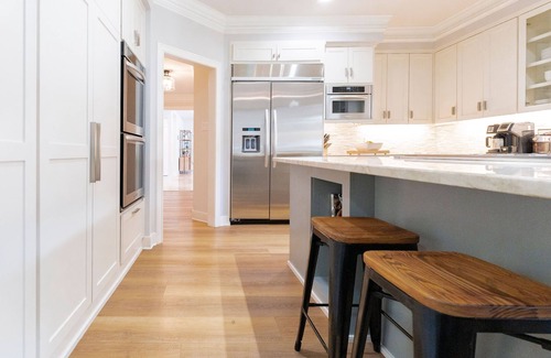 Austin House | Lakefront Luxury & Laid-Back Vibes, 80ft of Bliss at Good Vibrations