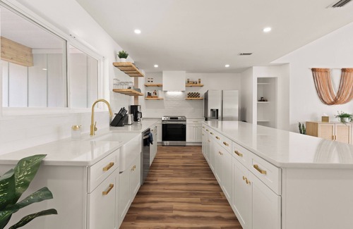 Country Club Estates House | Lakefront Luxury Rental