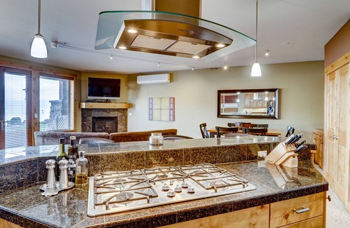 Lakeside Condo | Lakefront Luxury w Slip (1/3 time), Beautiful Mountain Views!