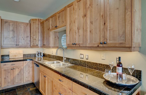 Lakeside Condo | Lakefront Luxury w Slip (1/3 time), Beautiful Mountain Views!