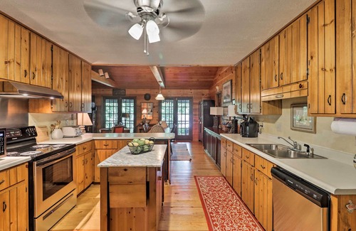 Milledgeville Cabin | Lakefront Milledgeville Cabin: Private Dock, Porch