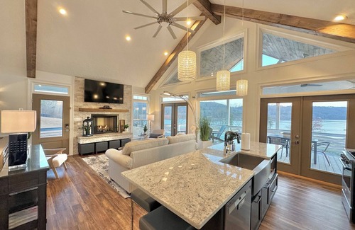Cedar Bluff Resort | LAKEFRONT Mini-Resort Sleeps 32! Pool, hot tub, kayaks, fire pits, & more!