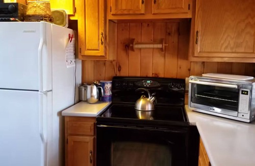 Hollis House | Lakefront Nature Getaway - Wood fired Cedar Sauna