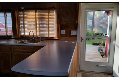 Hollis House | Lakefront Nature Getaway - Wood fired Cedar Sauna