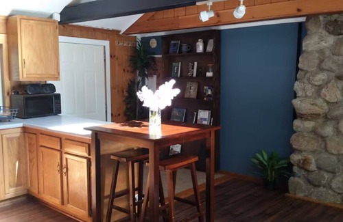 Hollis House | Lakefront Nature Getaway - Wood fired Cedar Sauna