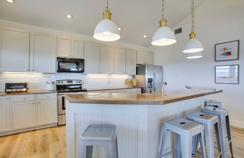 Lake Catherine House | Lakefront NOLA Home w/Hot Tub & Views!