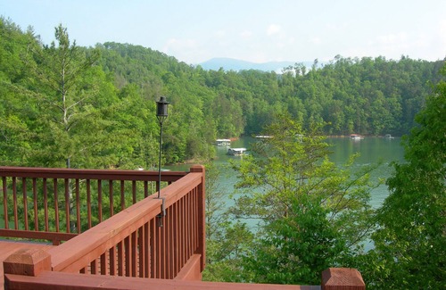 Almond House | Lakefront Oasis: Dock, Hot Tub, Views, Nearby Rafting, Zipline, and More!