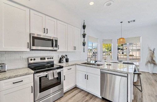 Arrowhead Lakes House | Lakefront Oasis, HotTub, Kayaks, Game Room