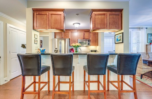 Lake Oconee Condo | Lakefront Oconee Vacation Rental w/Patio & Views!