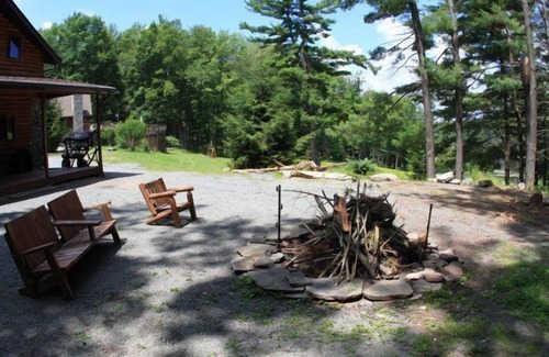 Paupack House | Lakefront on 31 acres, Kayaks, boat, Hiking, Fishing, Paradise for kids and pets