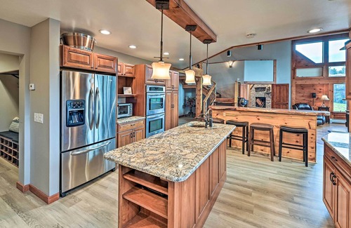 Oneonta House | Lakefront Oneonta Estate w/ Fire Pit + Deck!