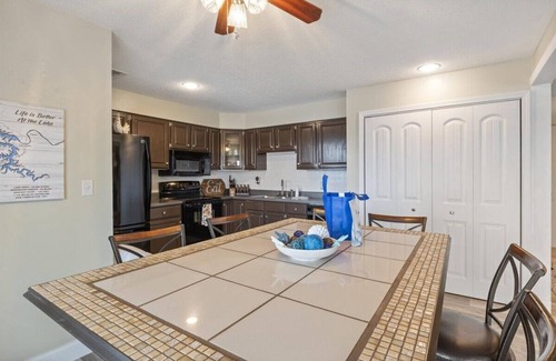 Osage Beach Condo | Lakefront Osage Beach Condo + Workspace w/Pool Views
