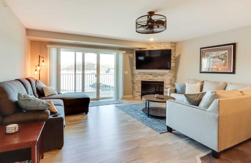 Camdenton Apartment | Lakefront Ozark Condo with Spacious Balcony!