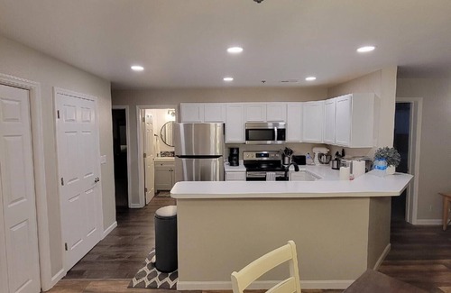 Kaiser Condo | Lakefront Parkview Bay 3BR/2bath Condo, 3 Pools
