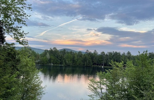Woodsville House | Lakefront Peaceful Getaway