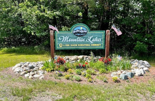 Woodsville House | Lakefront Peaceful Getaway in Mountain Lakes