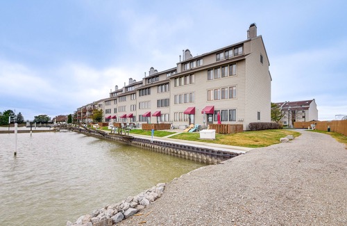 Port Clinton Condo | Lakefront Port Clinton Condo w/Boat Dock & Slip!