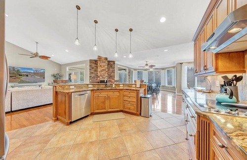 Goodview House | Lakefront, Private Dock, &Hot Tub