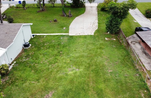 Lakeland House | Lakefront - Private Dock - Fast WiFi-Ample Parking