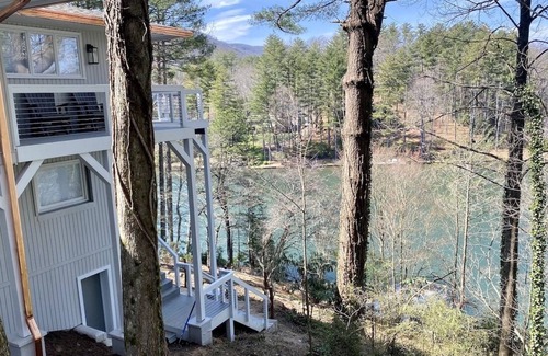 Lake Toxaway House | LAKEFRONT PROPERTY | DANCING BEAR