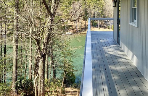 Lake Toxaway House | LAKEFRONT PROPERTY | DANCING BEAR