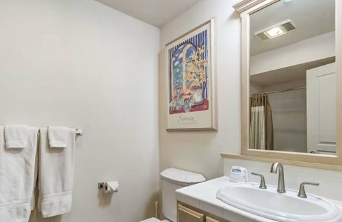 Coeur d'Alene Condo | Lakefront property with pool and panoramic views!