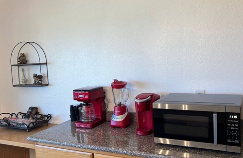 Crescent City House | Lakefront Ranch with Hot Tub and WiFi in Crescent City
