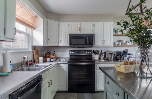 Bemus Point House | Lakefront Renovated 4BR w/Dock, Kayaks, Walk to Bemus Point