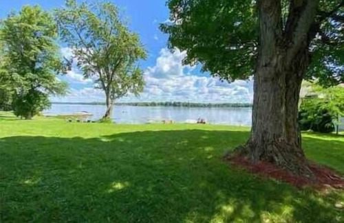 Port Stanton House | lakefront resort, hot tub, sauna #8