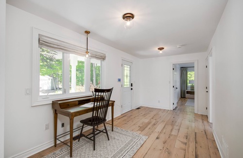 Rosseau Cottage | Lakefront Retreat Hot Tub Outdoor Sauna Dock Swim Stunning Views!