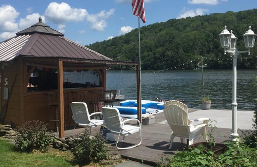 Nicholson House | Lakefront Retreat Near golf and skiing in Northeast PA