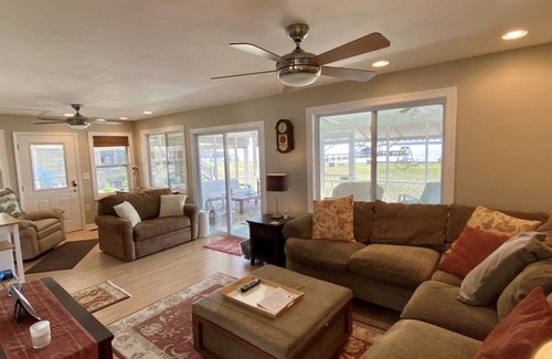 Summerton House | Lakefront Retreat on Lake Marion