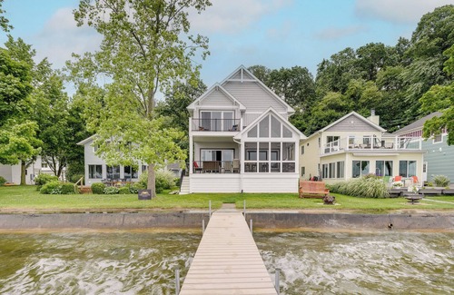 Sturgis House | Lakefront Retreat: Private Dock, Kayaks & Grill!