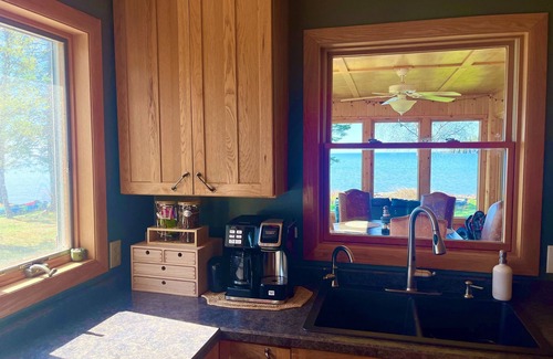 Hovland House | Lakefront retreat, river/wood fireplace/hot tub